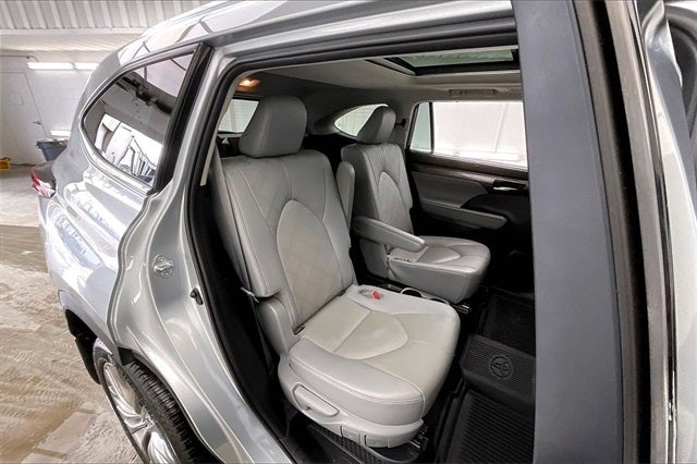 2021 Toyota Highlander Hybrid Platinum