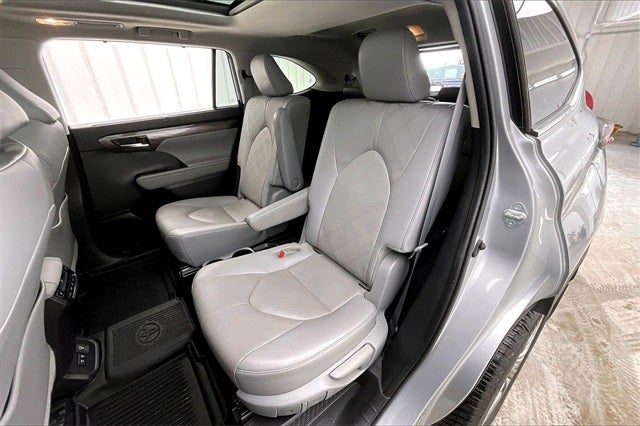 2021 Toyota Highlander Hybrid Platinum