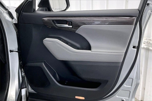 2021 Toyota Highlander Hybrid Platinum