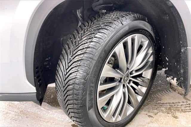 2021 Toyota Highlander Hybrid Platinum