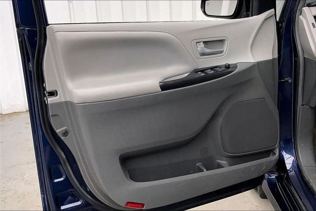 2018 Toyota Sienna LE 8 Passenger