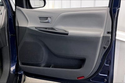 2018 Toyota Sienna LE 8 Passenger