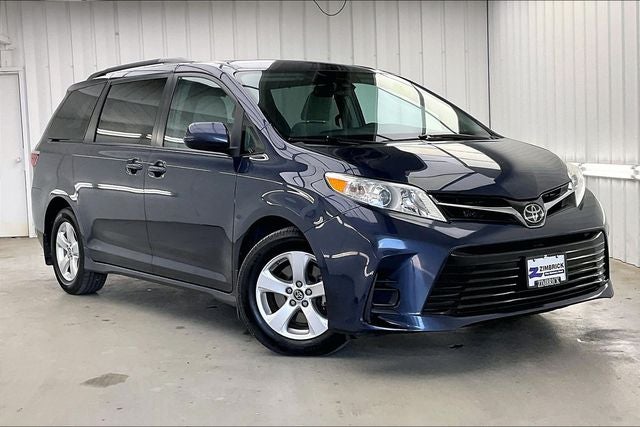 2018 Toyota Sienna LE 8 Passenger