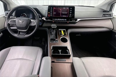 2023 Toyota Sienna XLE