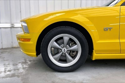 2005 Ford Mustang GT Deluxe