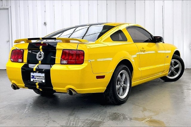 2005 Ford Mustang GT Deluxe