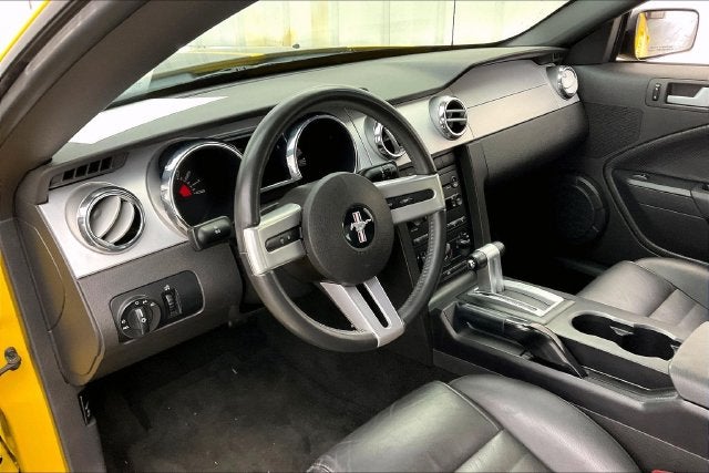 2005 Ford Mustang GT Deluxe