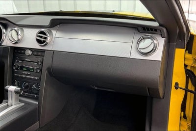 2005 Ford Mustang GT Deluxe