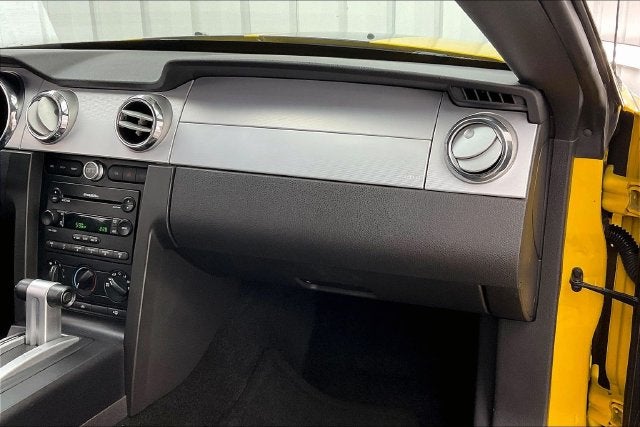 2005 Ford Mustang GT Deluxe