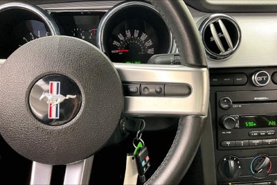 2005 Ford Mustang GT Deluxe