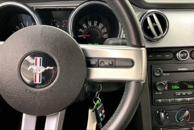 2005 Ford Mustang GT Deluxe