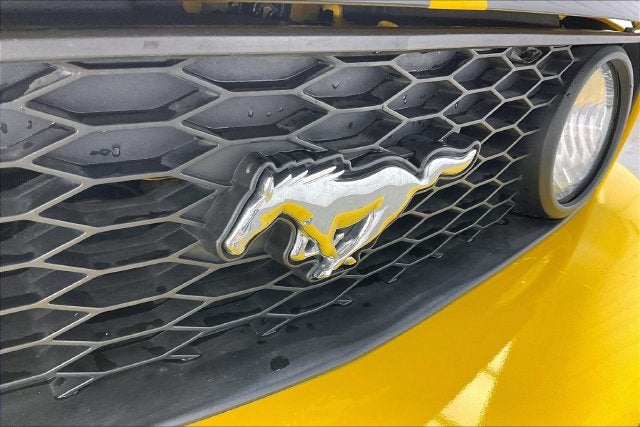 2005 Ford Mustang GT Deluxe