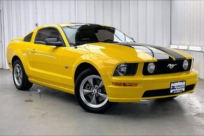 2005 Ford Mustang GT Deluxe