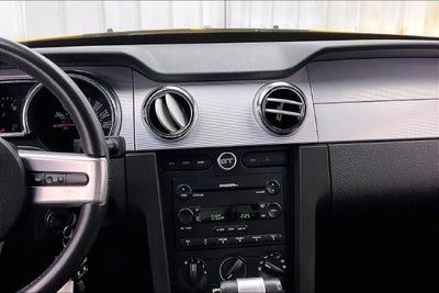 2005 Ford Mustang GT Deluxe