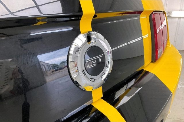 2005 Ford Mustang GT Deluxe