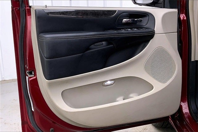 2012 Chrysler Town & Country Touring