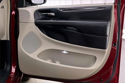 2012 Chrysler Town & Country Touring