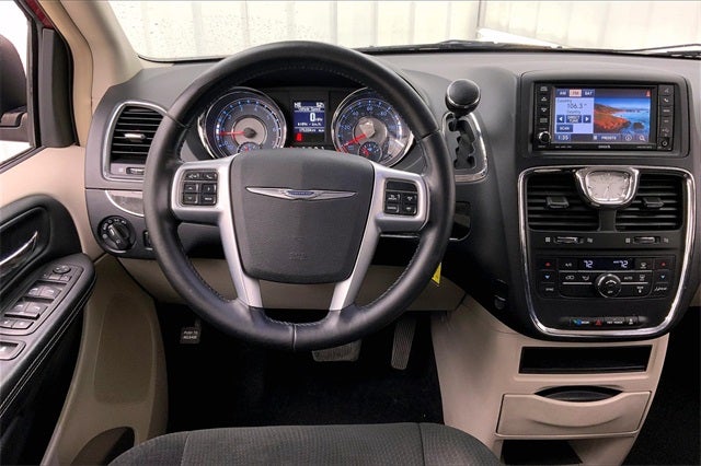 2012 Chrysler Town & Country Touring