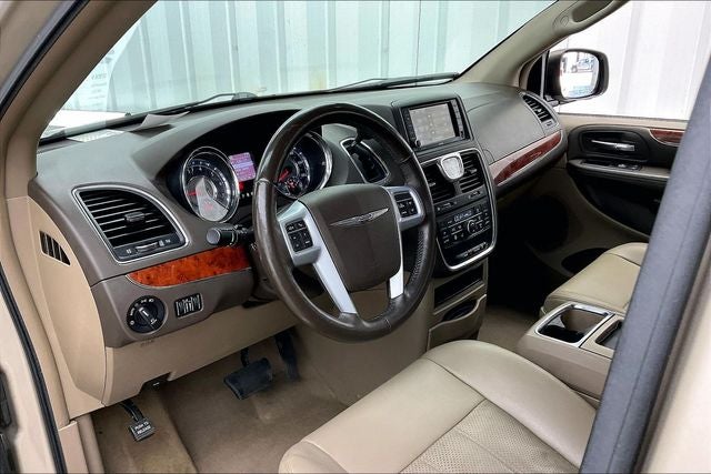 2014 Chrysler Town & Country Touring-L