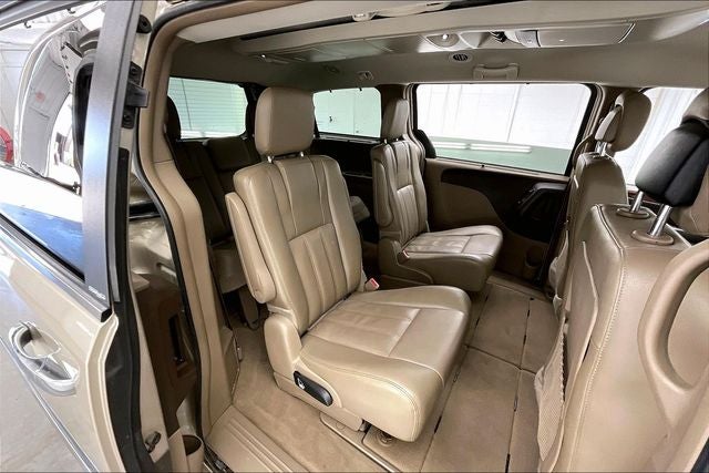 2014 Chrysler Town & Country Touring-L