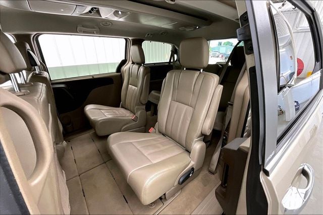 2014 Chrysler Town & Country Touring-L