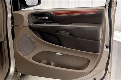 2014 Chrysler Town & Country Touring-L