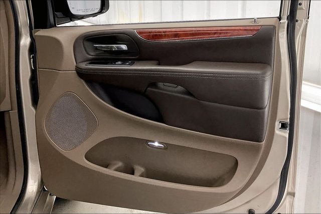 2014 Chrysler Town & Country Touring-L
