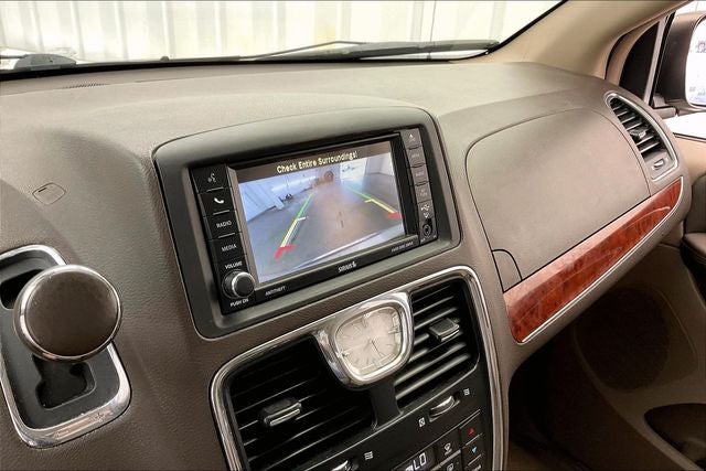 2014 Chrysler Town & Country Touring-L