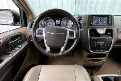 2014 Chrysler Town & Country Touring-L