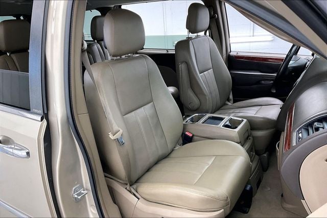 2014 Chrysler Town & Country Touring-L