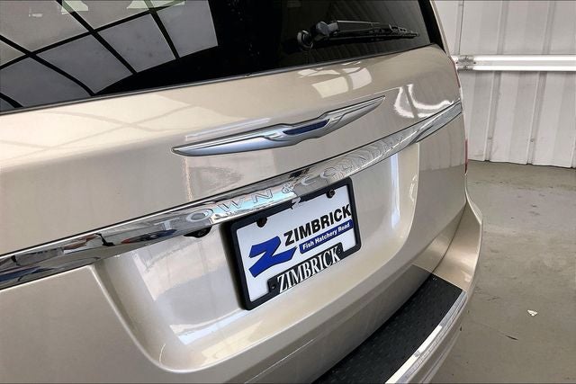 2014 Chrysler Town & Country Touring-L