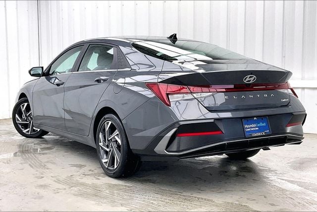 2025 Hyundai Elantra Limited - Photo 11