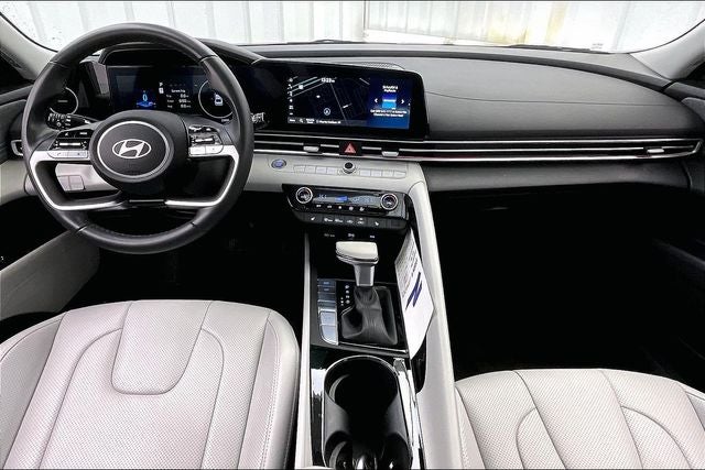 2025 Hyundai Elantra Limited - Photo 15