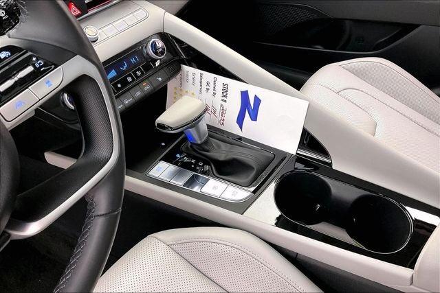 2025 Hyundai Elantra Limited - Photo 16