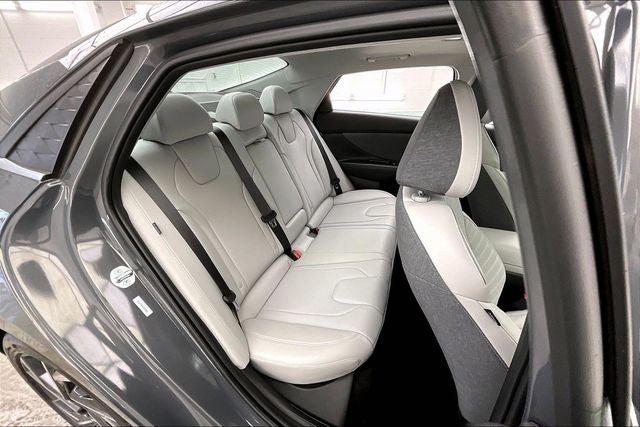 2025 Hyundai Elantra Limited - Photo 19