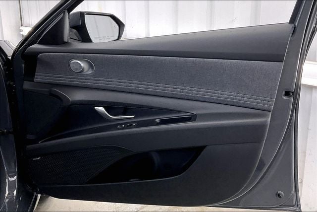 2025 Hyundai Elantra Limited - Photo 22