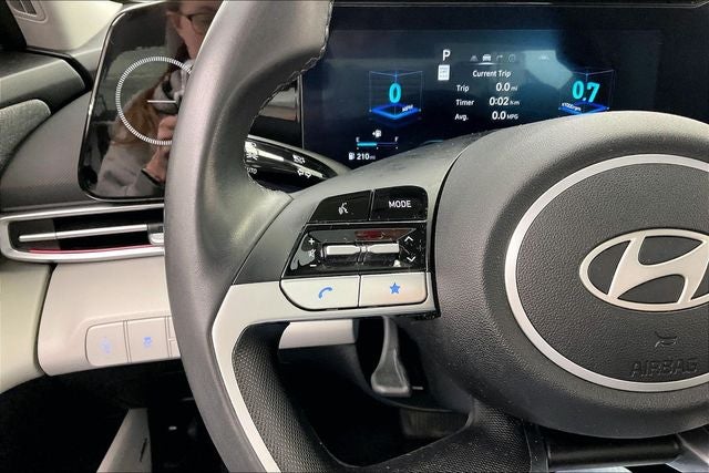 2025 Hyundai Elantra Limited - Photo 23