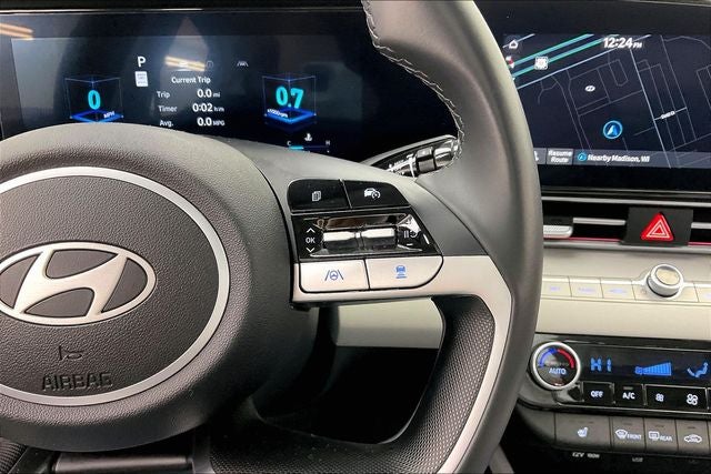 2025 Hyundai Elantra Limited - Photo 24