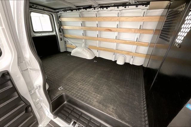 2025 Chevrolet Express Cargo WT