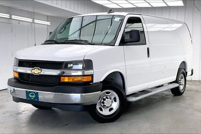 2025 Chevrolet Express Cargo WT