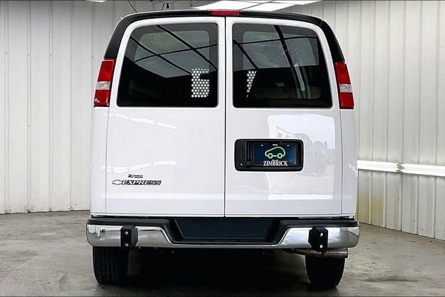 2025 Chevrolet Express Cargo WT