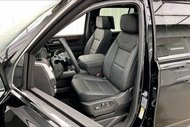 2026 GMC Yukon Denali - Photo 12