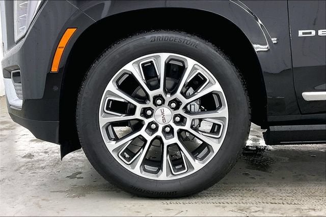 2026 GMC Yukon Denali - Photo 15
