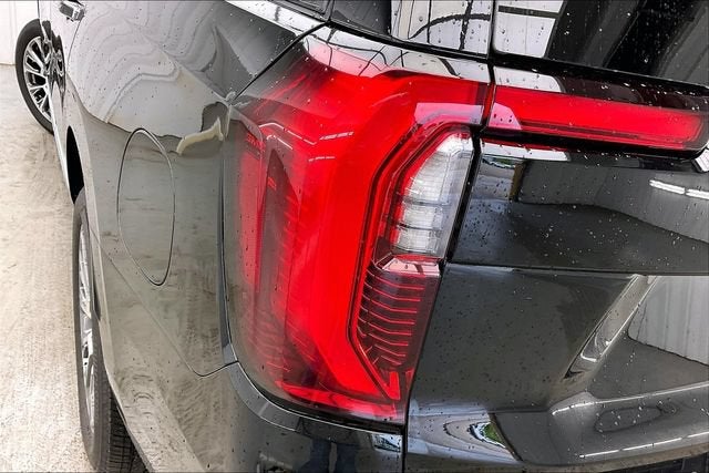 2026 GMC Yukon Denali - Photo 17