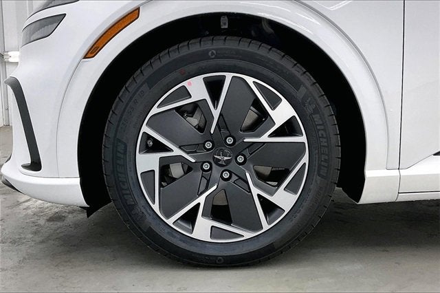 2026 Genesis GV60 19"