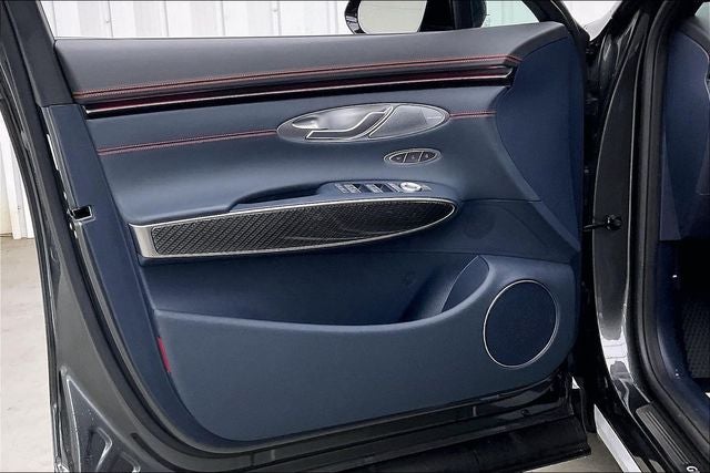 2027 Genesis GV70 Base